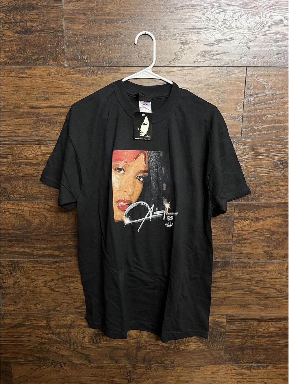 VTG Aaliyah T-shirt 2004 Memorial Tee Red Sunglasses T-shirt